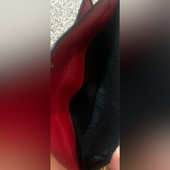 Gucci Black Leather Gold Flip Over Emblem Clasp Vintage Bi-Fold Wallet - Picture 7 of 8